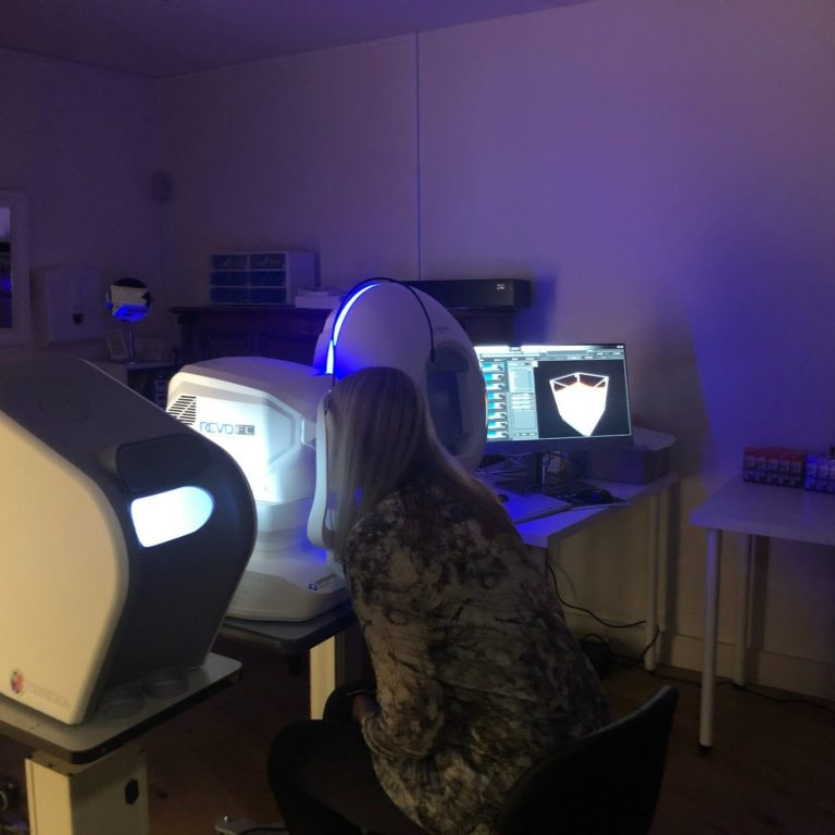 Performing arts vision care managing glare for performers
